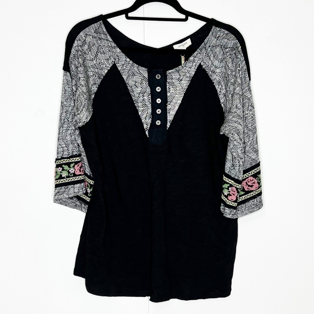 Umgee NWT Embroidered Henley Top‎